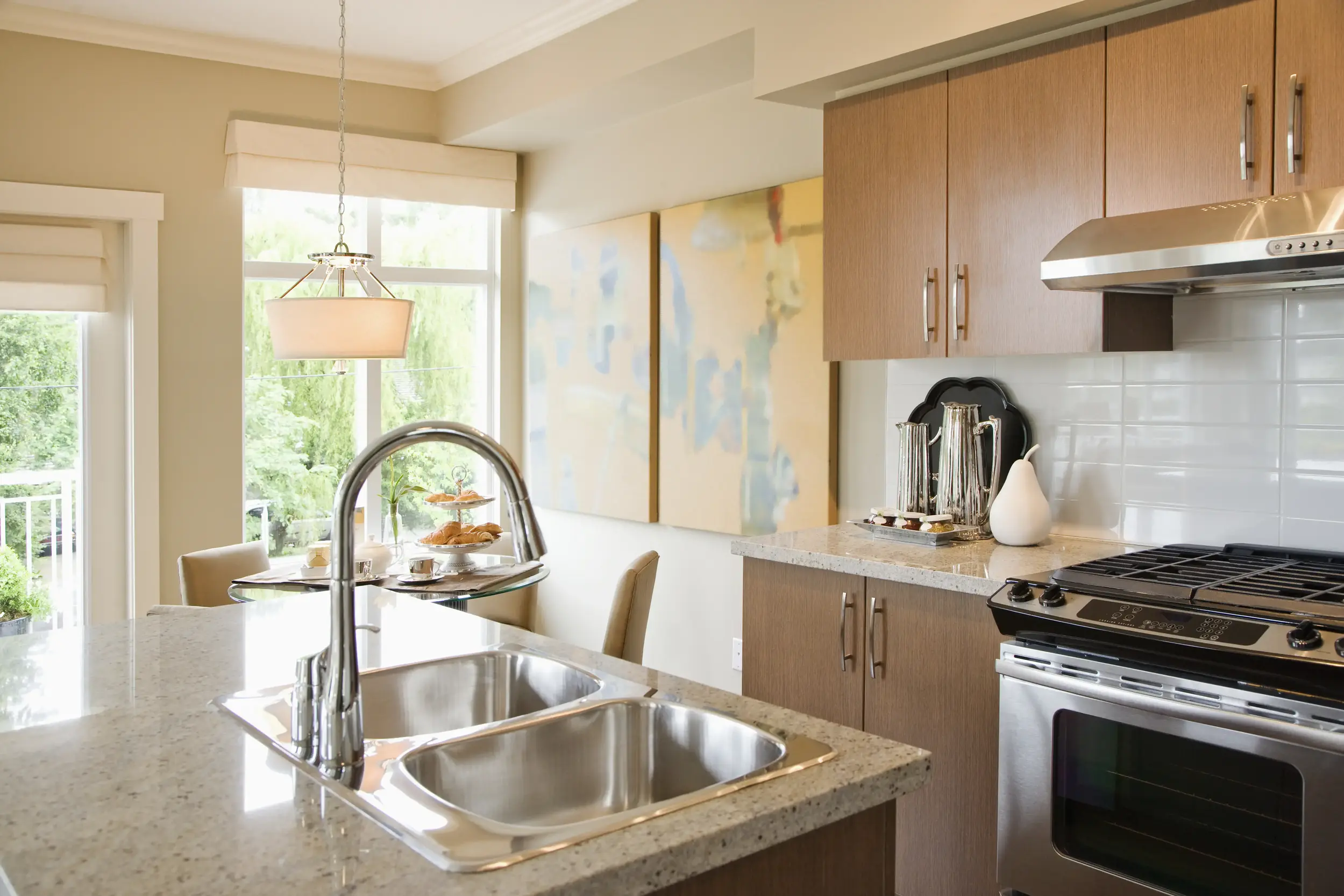 Custom cabinetry Vaughan - Premium kitchen cabinets with soft-close hardware