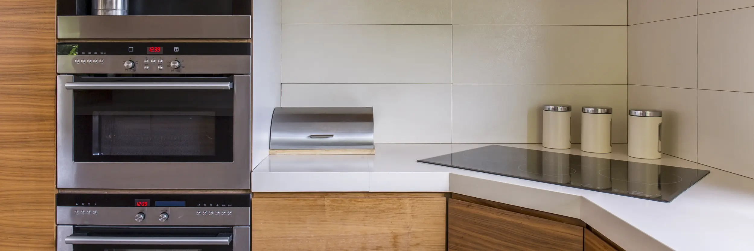 Modern kitchen lighting Scarborough - Functional lighting fixtures and layered illumination