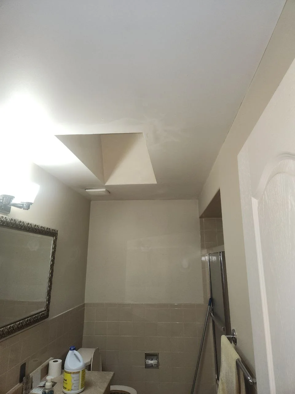 Marble bathroom with dramatic veining